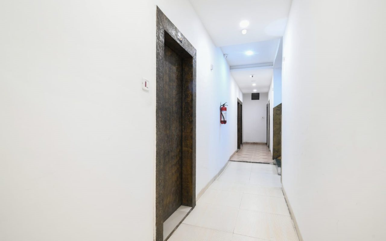 cheapest hotel near vijay nagar